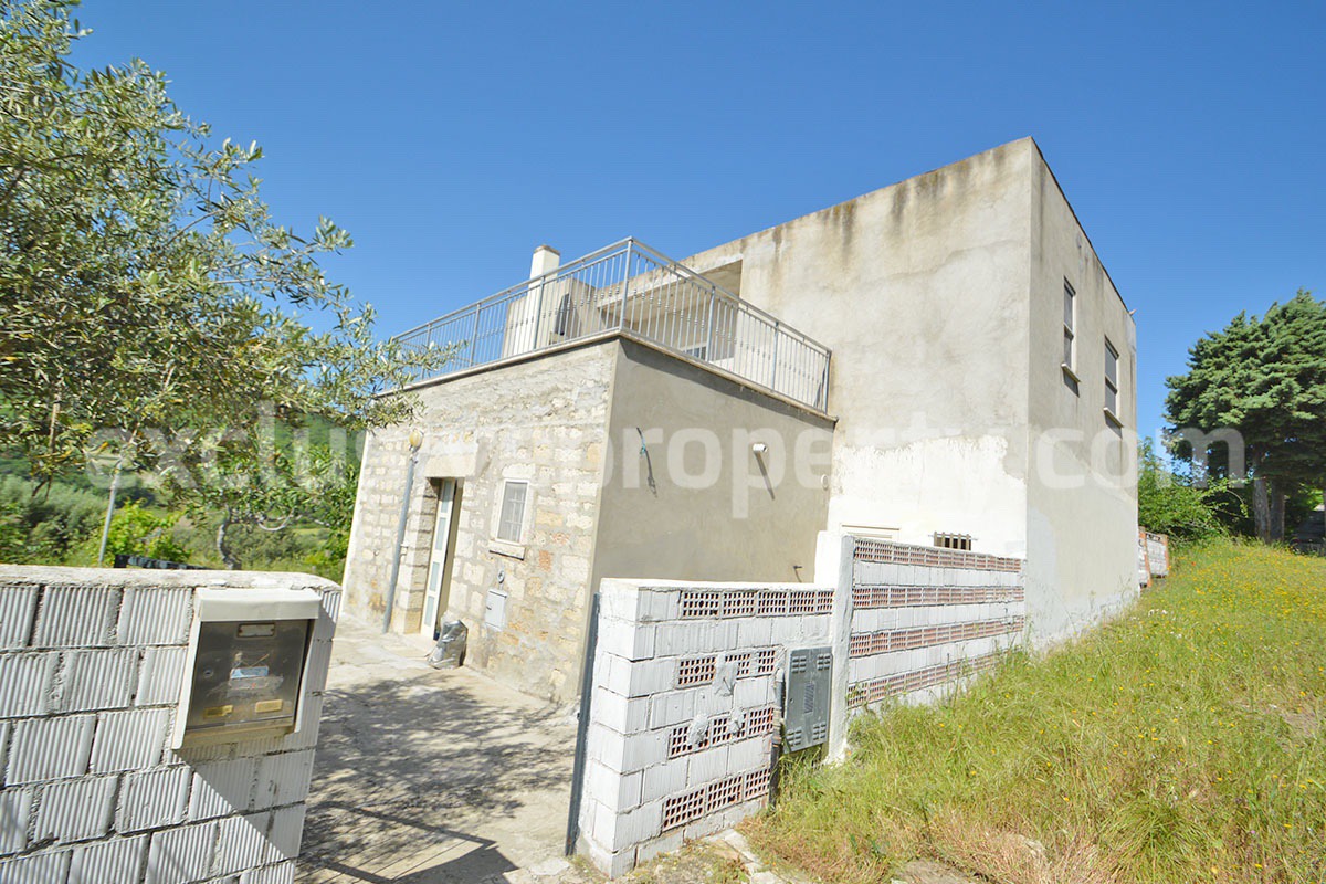 Countryside House with Olive Trees and Terrace for Sale in Guardialfiera - Molise