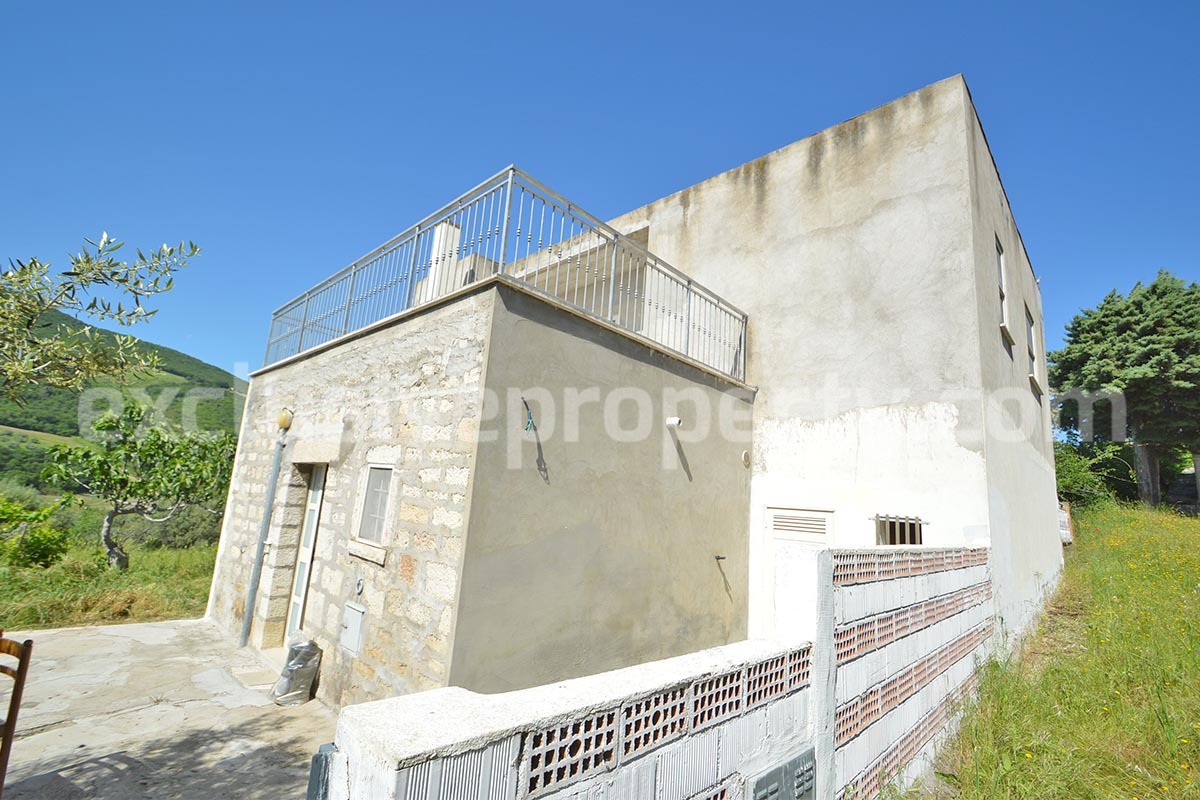 Countryside House with Olive Trees and Terrace for Sale in Guardialfiera - Molise