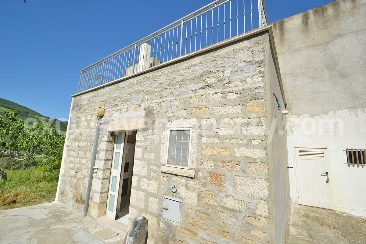 Countryside House with Olive Trees and Terrace for Sale in Guardialfiera - Molise