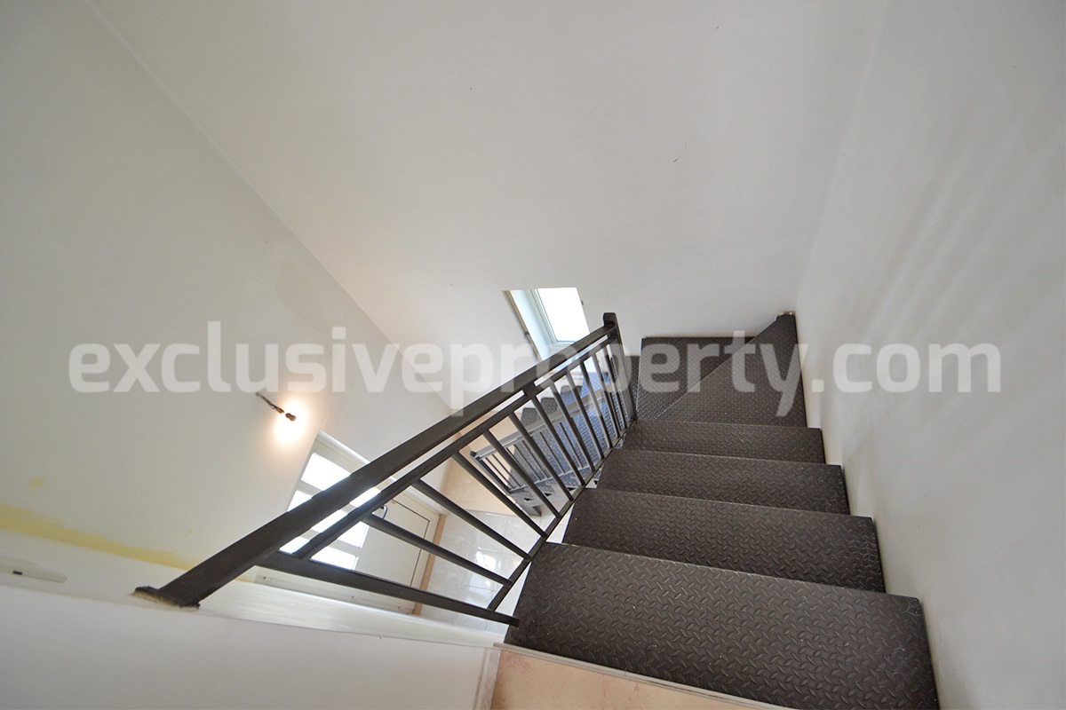 Countryside House with Olive Trees and Terrace for Sale in Guardialfiera - Molise