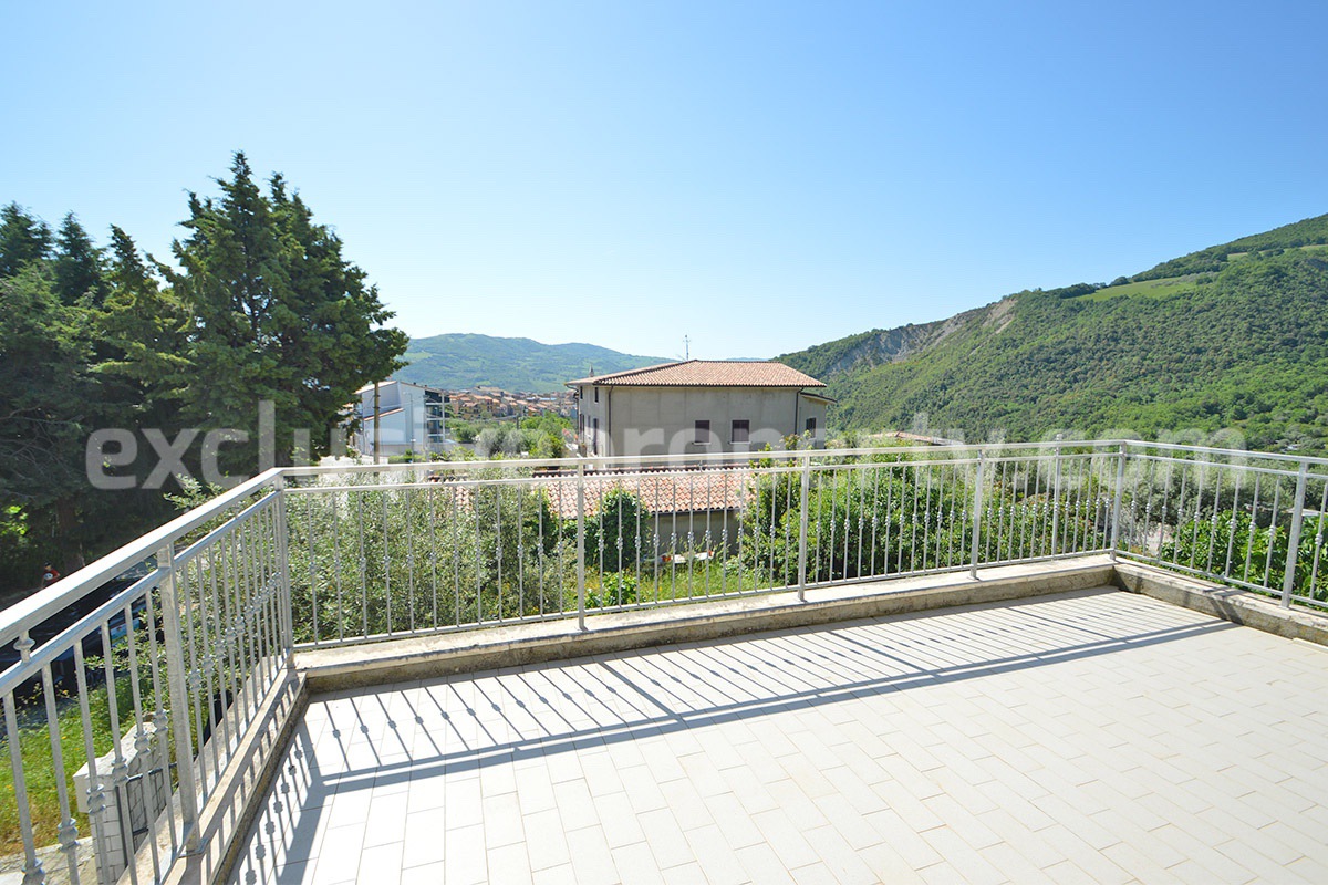 Countryside House with Olive Trees and Terrace for Sale in Guardialfiera - Molise