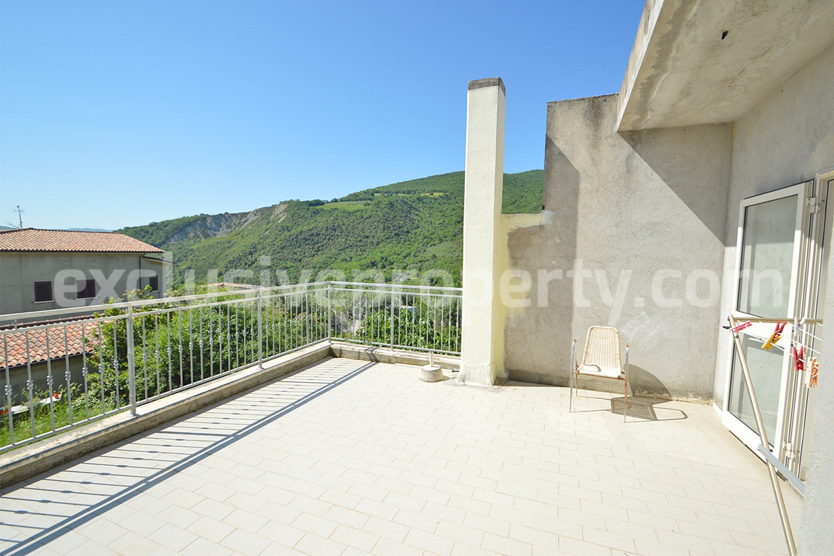 Countryside House with Olive Trees and Terrace for Sale in Guardialfiera - Molise
