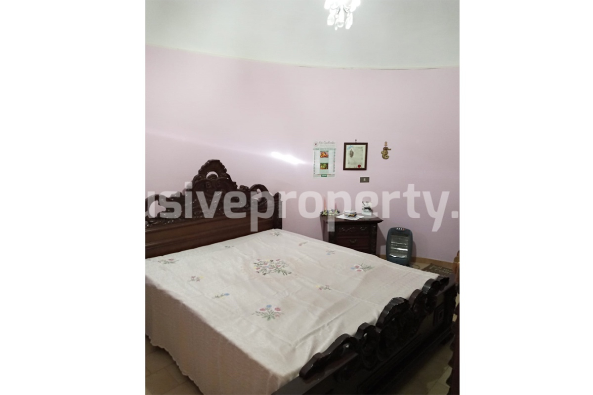 Large house in the historic center with a room in a period tower for sale Italy