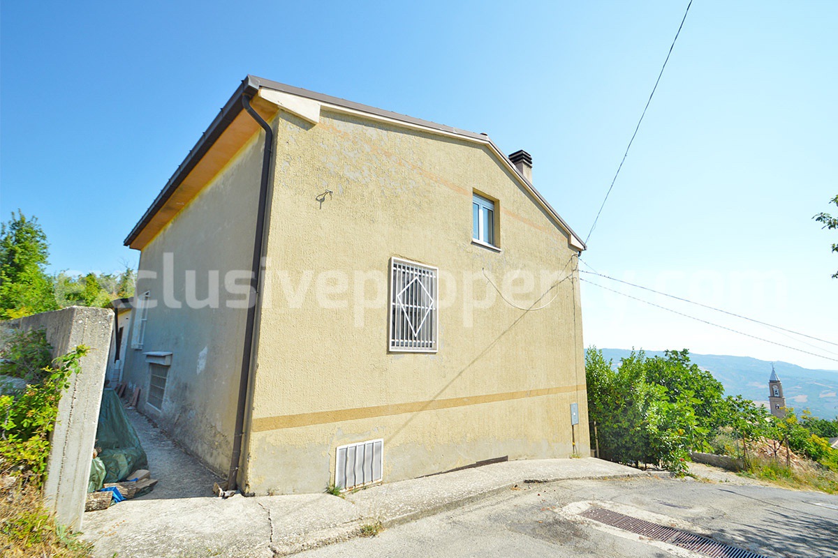 Spacious Habitable Semi-Detached House with Balcony and Hill Views for Sale in Abruzzo - Italy