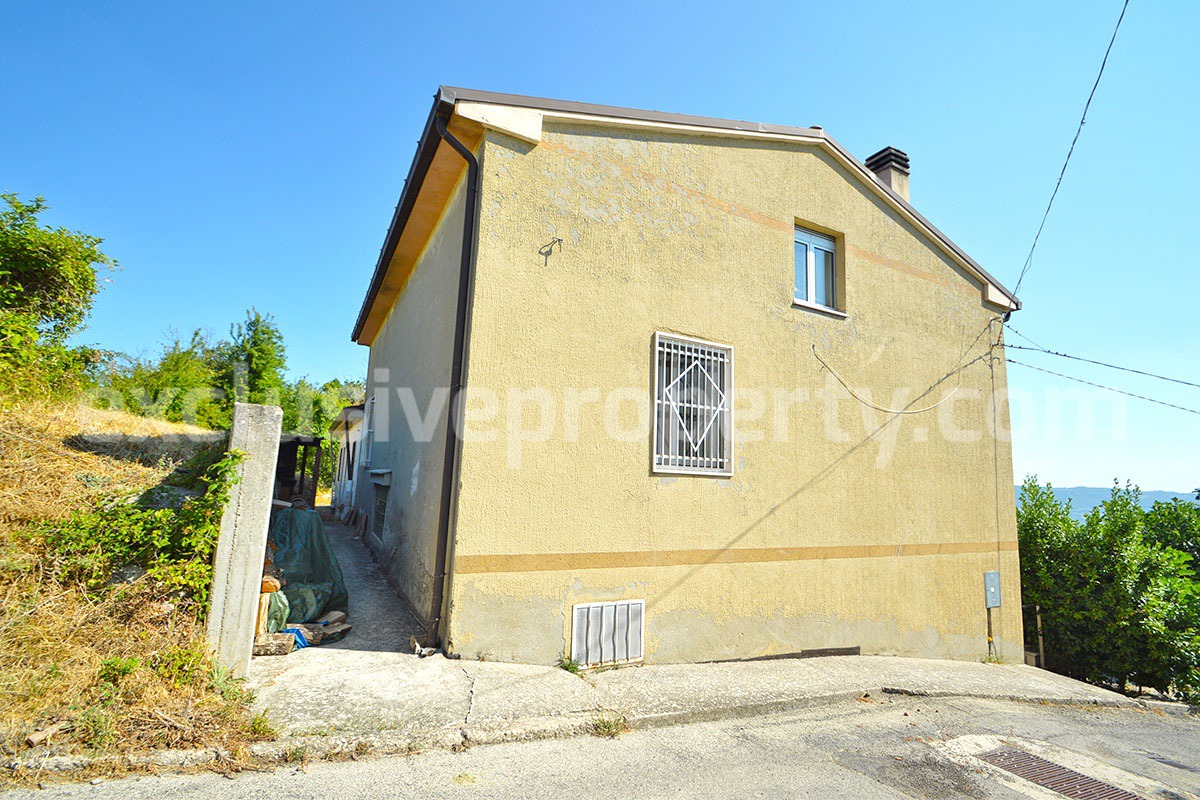 Spacious Habitable Semi-Detached House with Balcony and Hill Views for Sale in Abruzzo - Italy