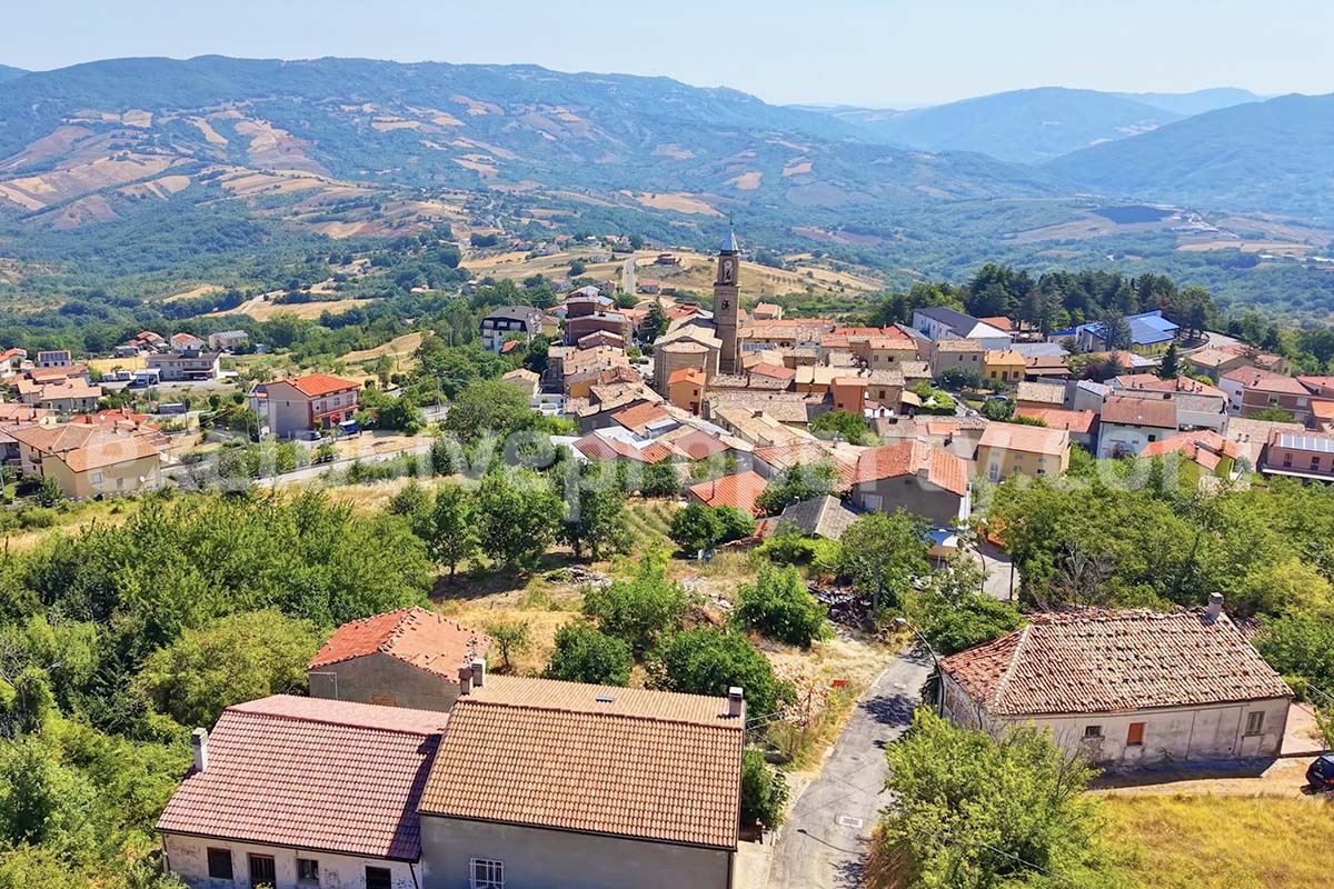 Spacious Habitable Semi-Detached House with Balcony and Hill Views for Sale in Abruzzo - Italy