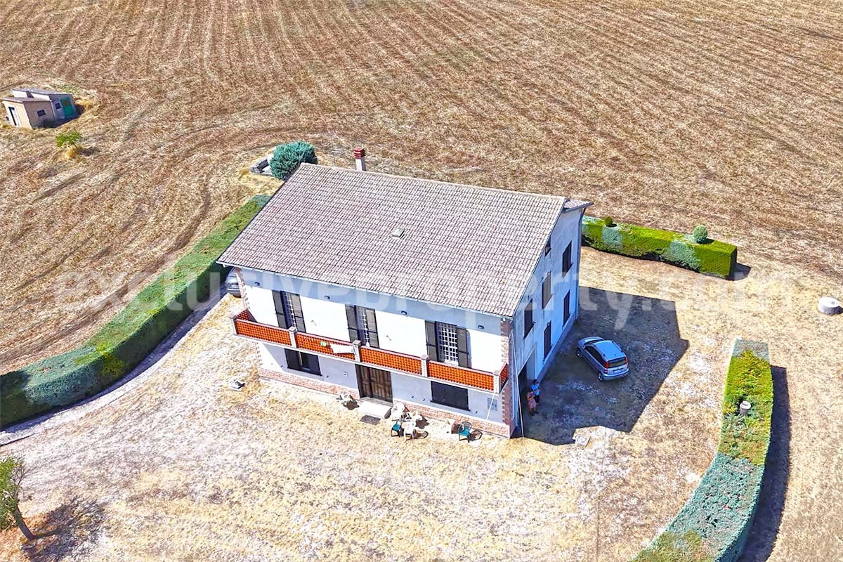 Habitable Country House with Nearly 2 Hectares of Flat Land - Garage and Attic for Sale in Molise - Italy