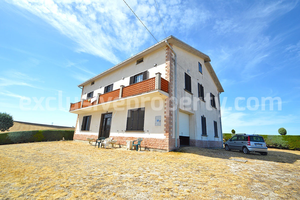 Habitable Country House with Nearly 2 Hectares of Flat Land - Garage and Attic for Sale in Molise - Italy