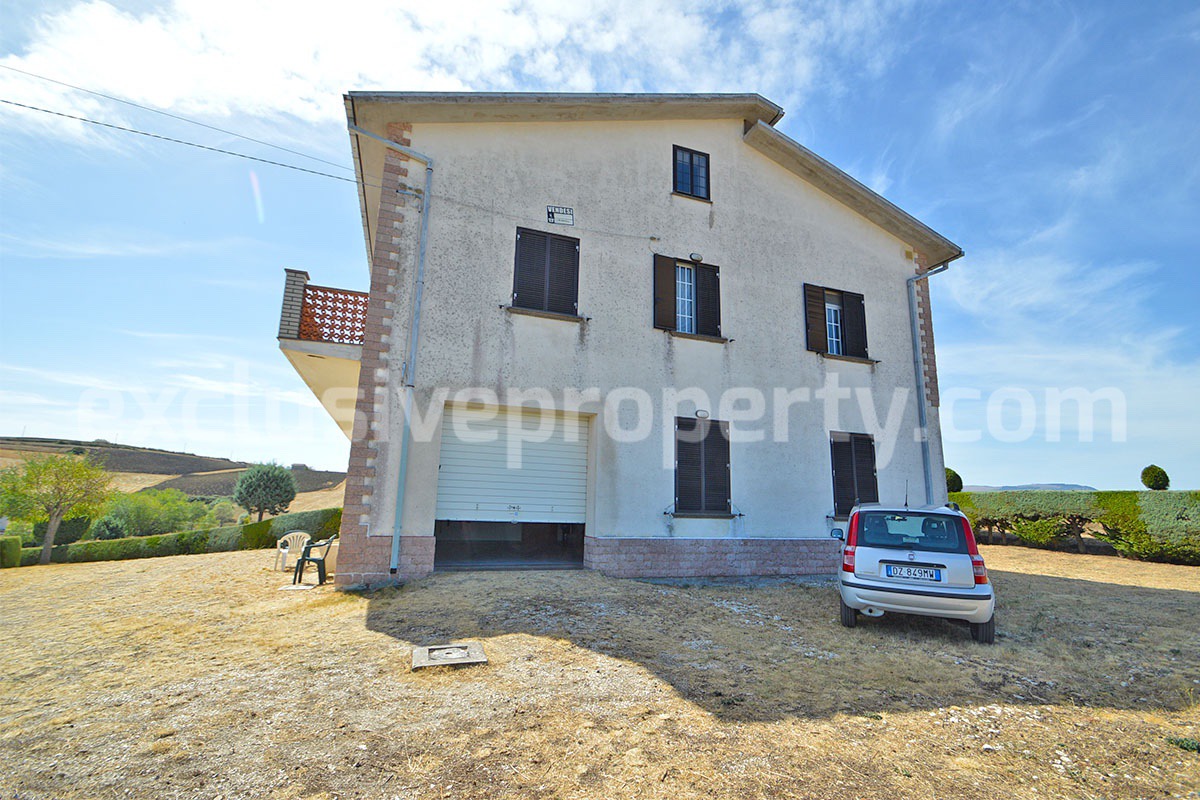 Habitable Country House with Nearly 2 Hectares of Flat Land - Garage and Attic for Sale in Molise - Italy