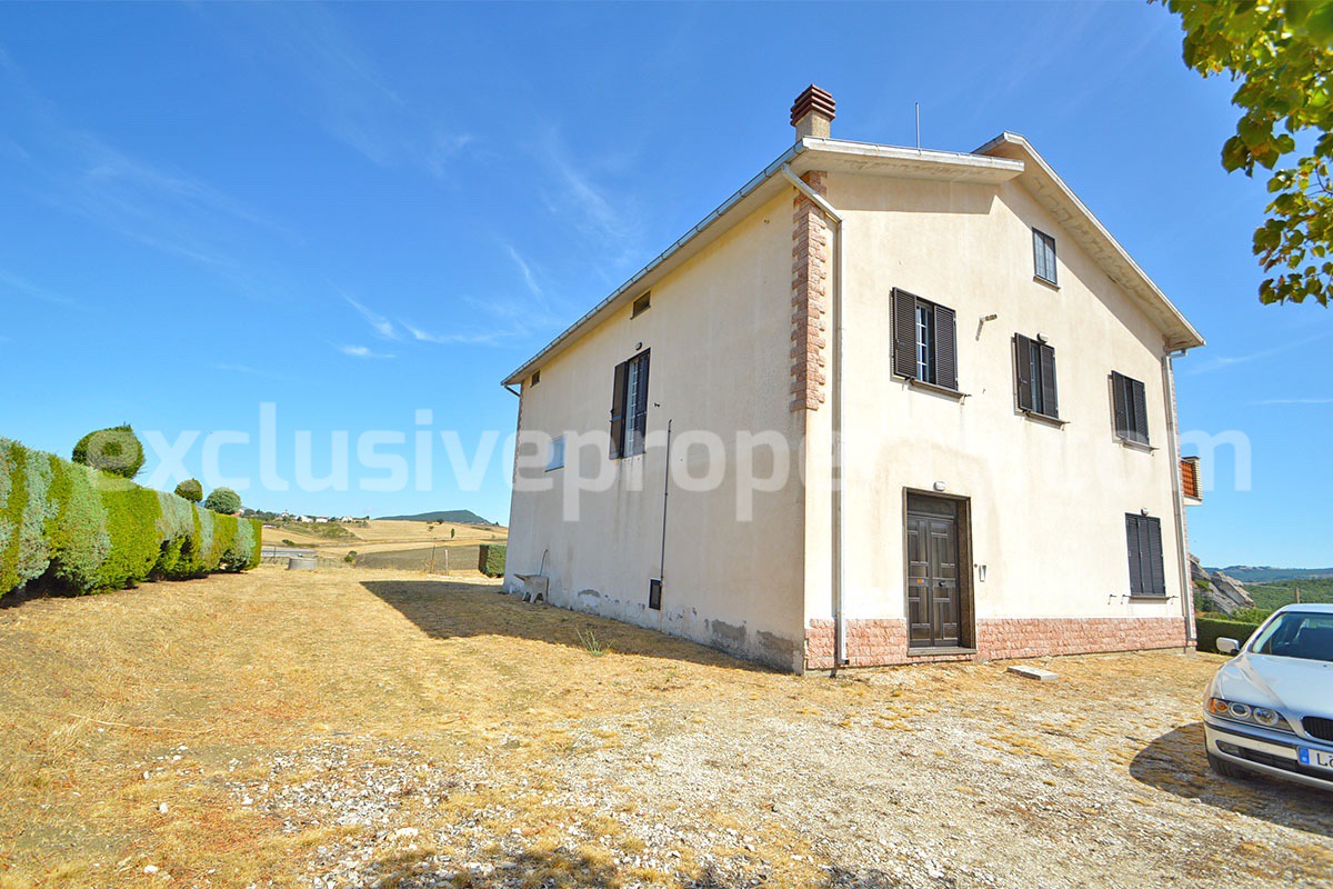 Habitable Country House with Nearly 2 Hectares of Flat Land - Garage and Attic for Sale in Molise - Italy