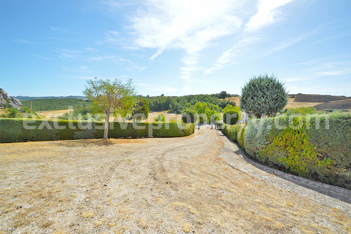 Habitable Country House with Nearly 2 Hectares of Flat Land - Garage and Attic for Sale in Molise - Italy