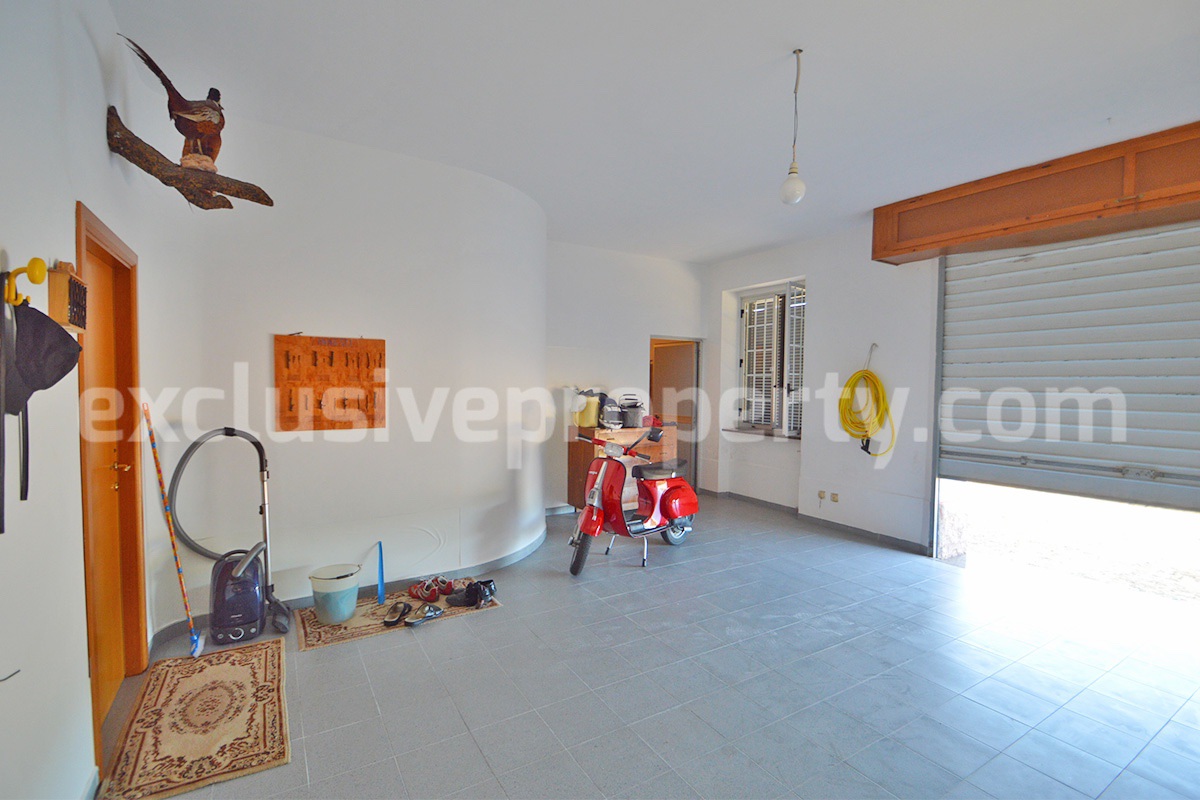 Habitable Country House with Nearly 2 Hectares of Flat Land - Garage and Attic for Sale in Molise - Italy