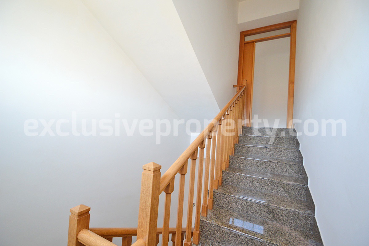 Habitable Country House with Nearly 2 Hectares of Flat Land - Garage and Attic for Sale in Molise - Italy