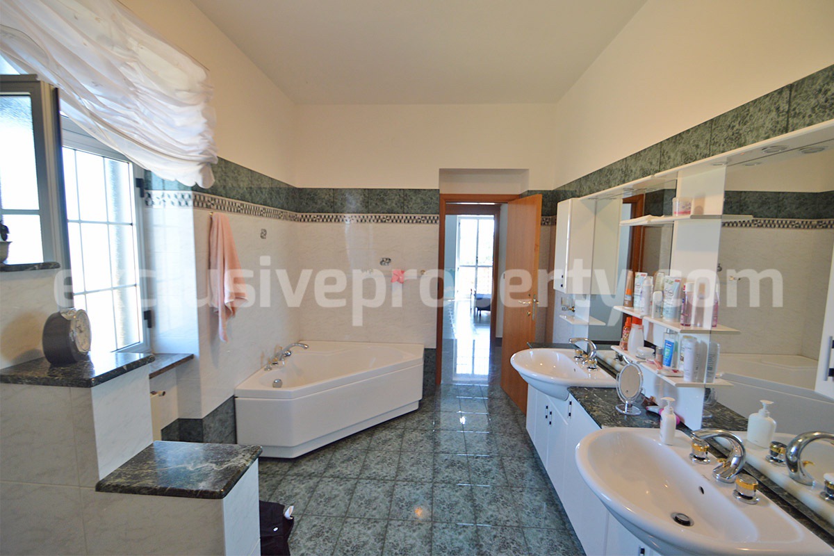 Habitable Country House with Nearly 2 Hectares of Flat Land - Garage and Attic for Sale in Molise - Italy