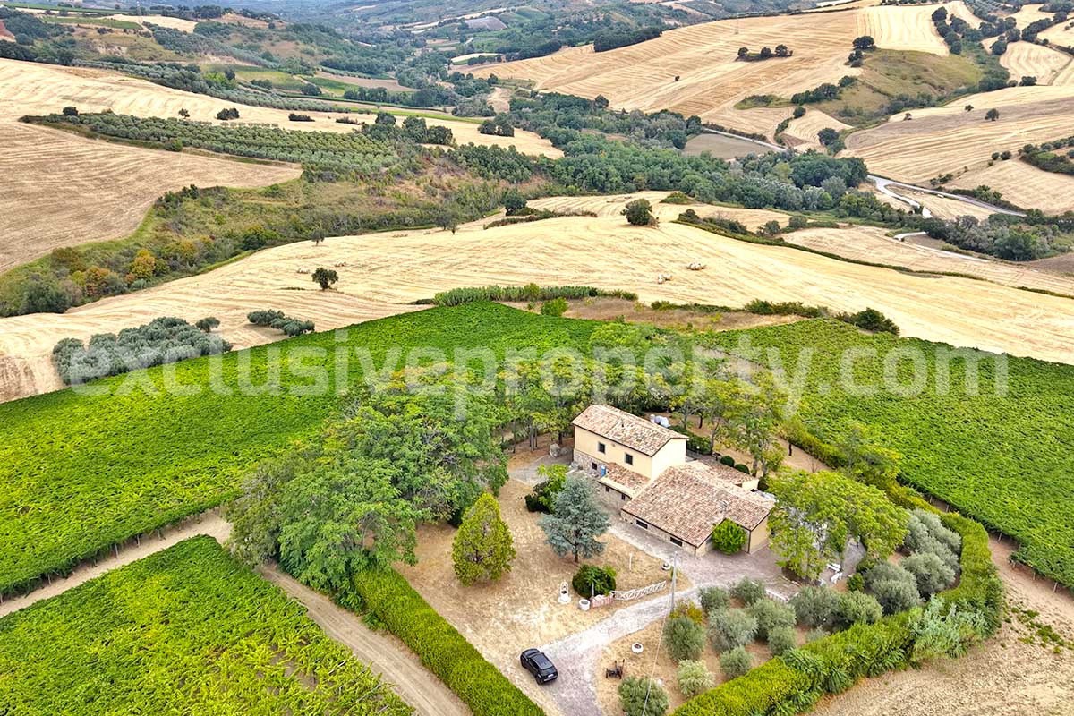 Large Renovated Country House with 5 Bedrooms - 5 Bathrooms - Terrace and Land for Sale in Abruzzo