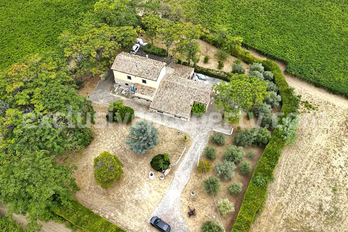 Large Renovated Country House with 5 Bedrooms - 5 Bathrooms - Terrace and Land for Sale in Abruzzo