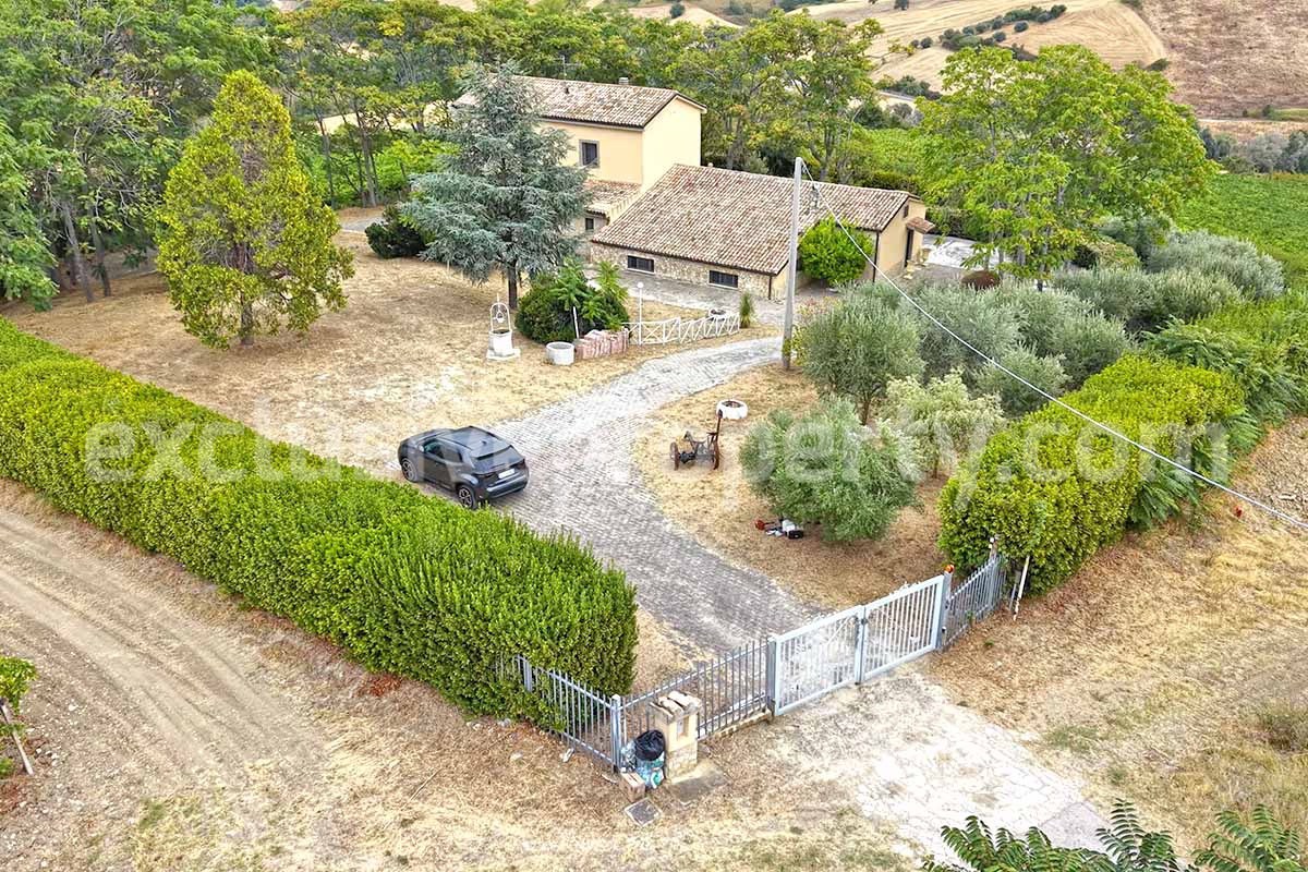 Large Renovated Country House with 5 Bedrooms - 5 Bathrooms - Terrace and Land for Sale in Abruzzo