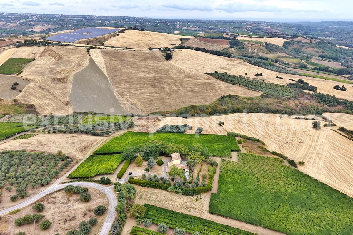 Large Renovated Country House with 5 Bedrooms - 5 Bathrooms - Terrace and Land for Sale in Abruzzo
