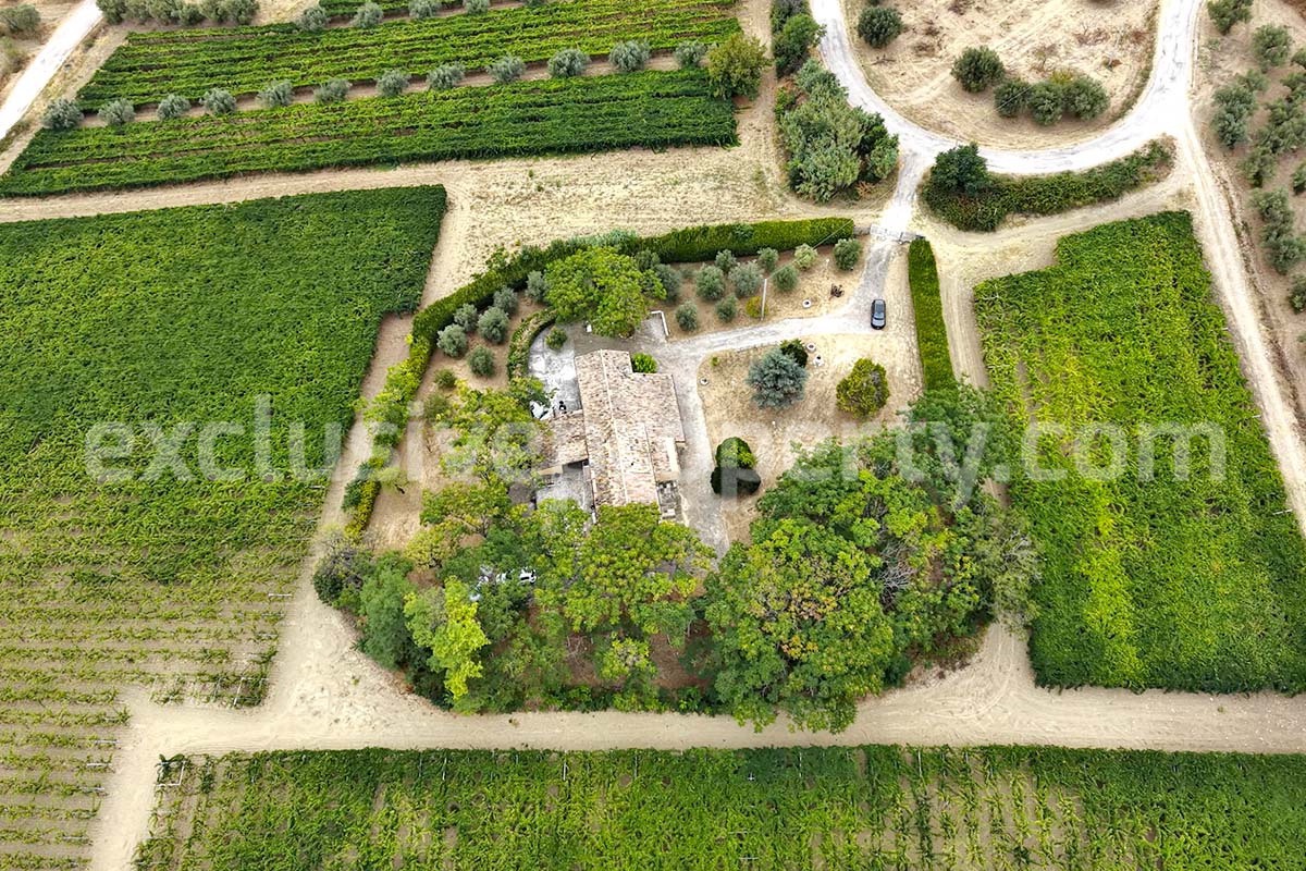 Large Renovated Country House with 5 Bedrooms - 5 Bathrooms - Terrace and Land for Sale in Abruzzo