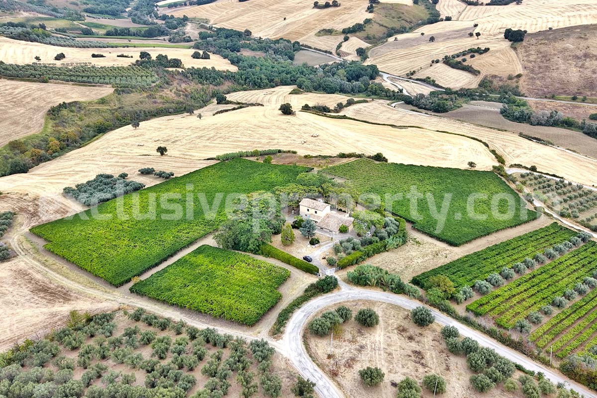 Large Renovated Country House with 5 Bedrooms - 5 Bathrooms - Terrace and Land for Sale in Abruzzo