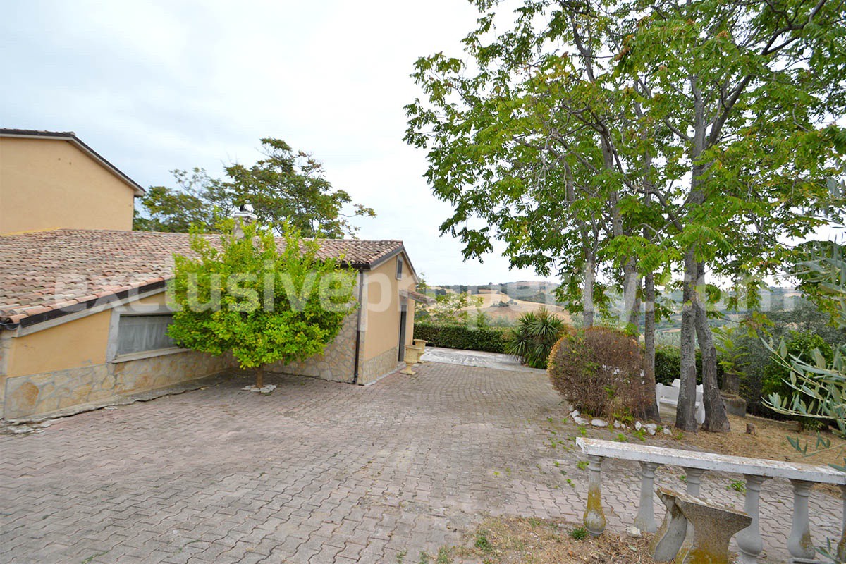 Large Renovated Country House with 5 Bedrooms - 5 Bathrooms - Terrace and Land for Sale in Abruzzo
