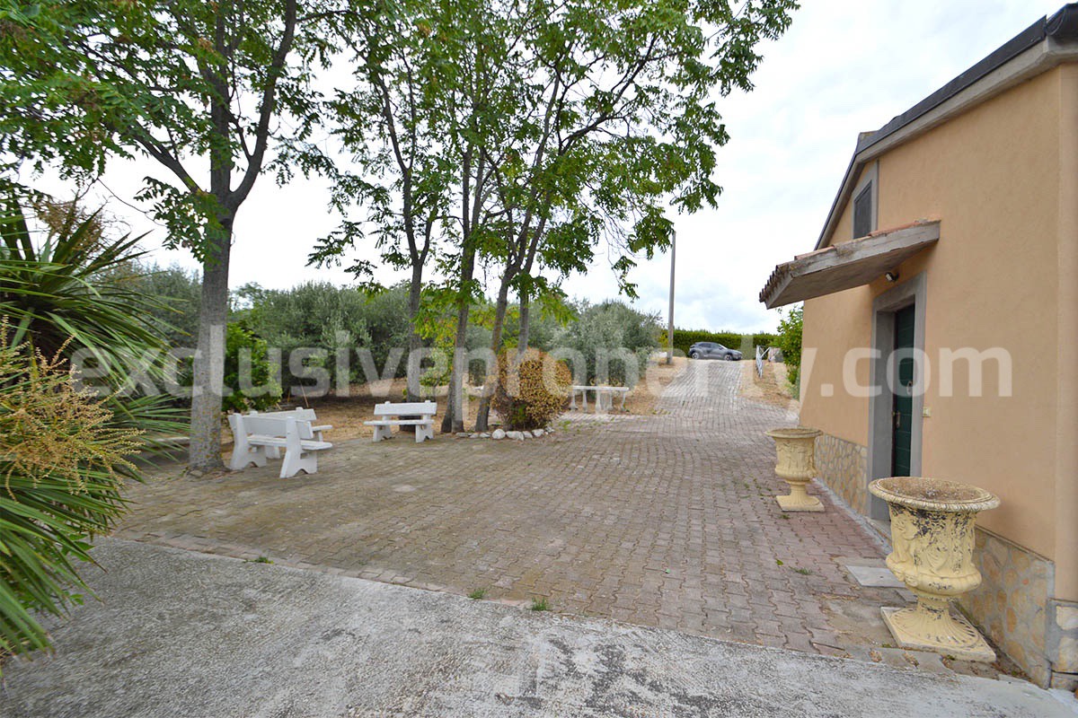 Large Renovated Country House with 5 Bedrooms - 5 Bathrooms - Terrace and Land for Sale in Abruzzo