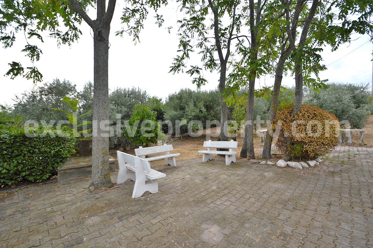 Large Renovated Country House with 5 Bedrooms - 5 Bathrooms - Terrace and Land for Sale in Abruzzo