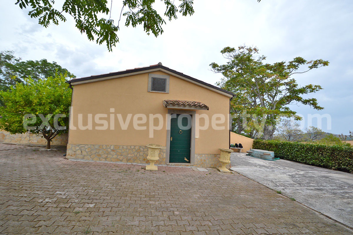Large Renovated Country House with 5 Bedrooms - 5 Bathrooms - Terrace and Land for Sale in Abruzzo