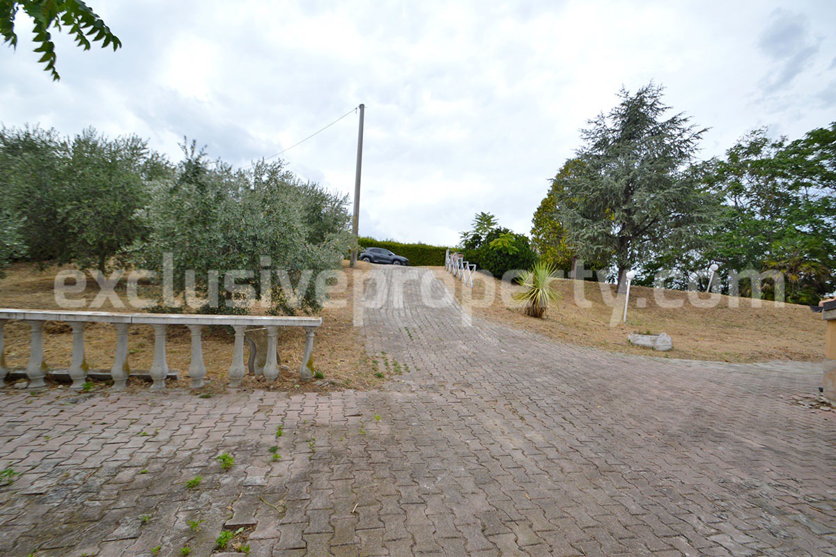 Large Renovated Country House with 5 Bedrooms - 5 Bathrooms - Terrace and Land for Sale in Abruzzo