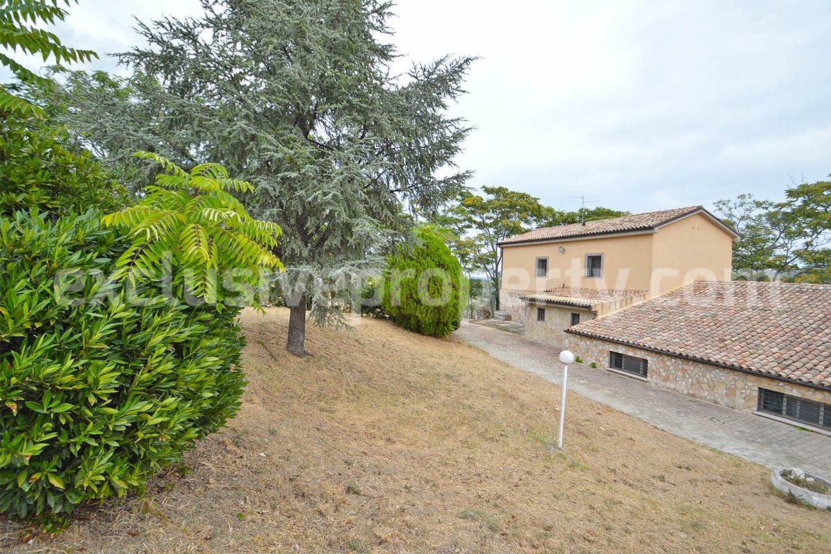 Large Renovated Country House with 5 Bedrooms - 5 Bathrooms - Terrace and Land for Sale in Abruzzo