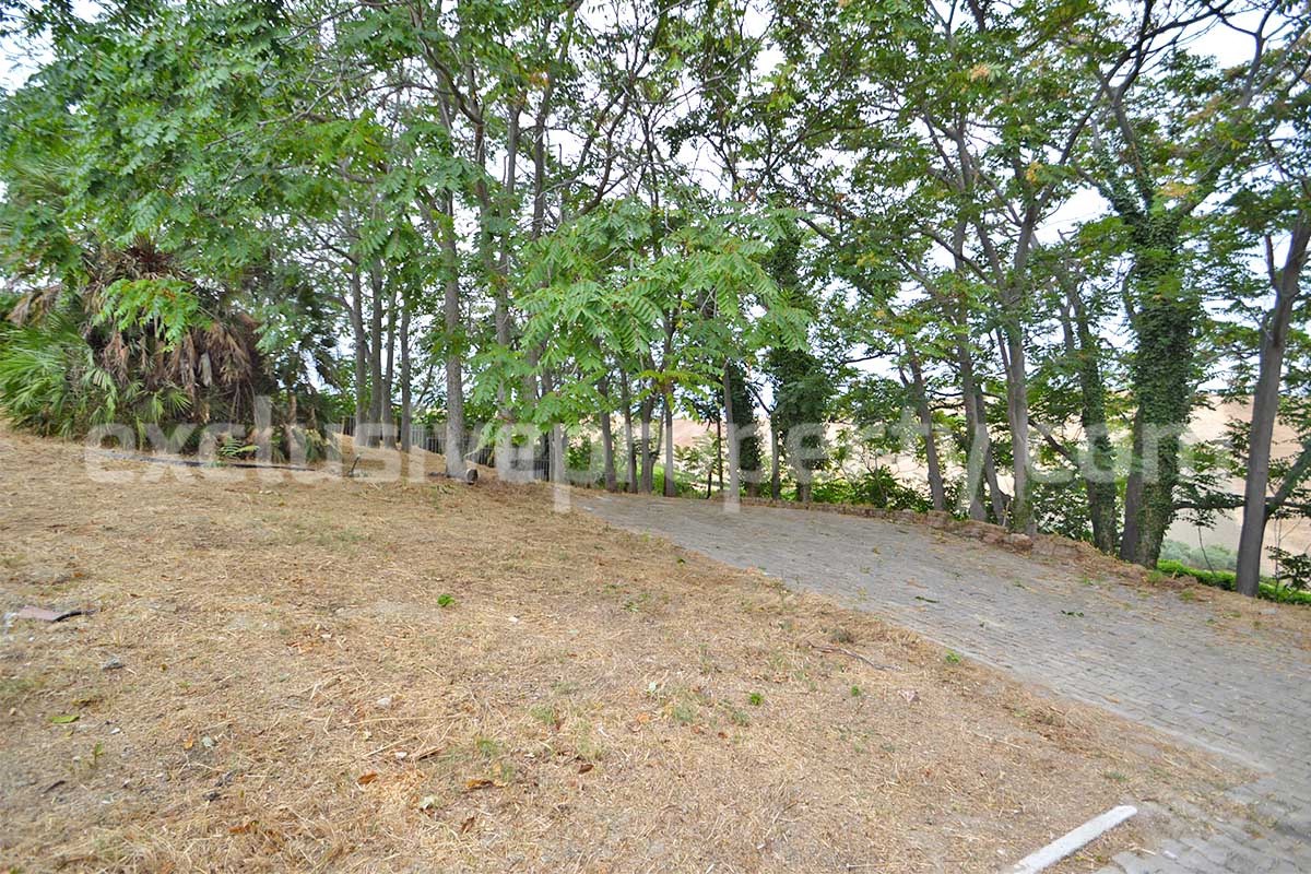 Large Renovated Country House with 5 Bedrooms - 5 Bathrooms - Terrace and Land for Sale in Abruzzo