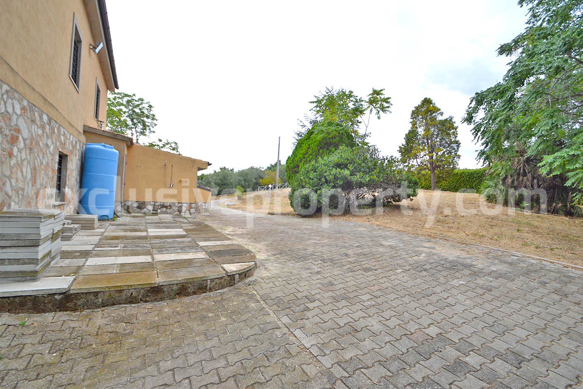 Large Renovated Country House with 5 Bedrooms - 5 Bathrooms - Terrace and Land for Sale in Abruzzo