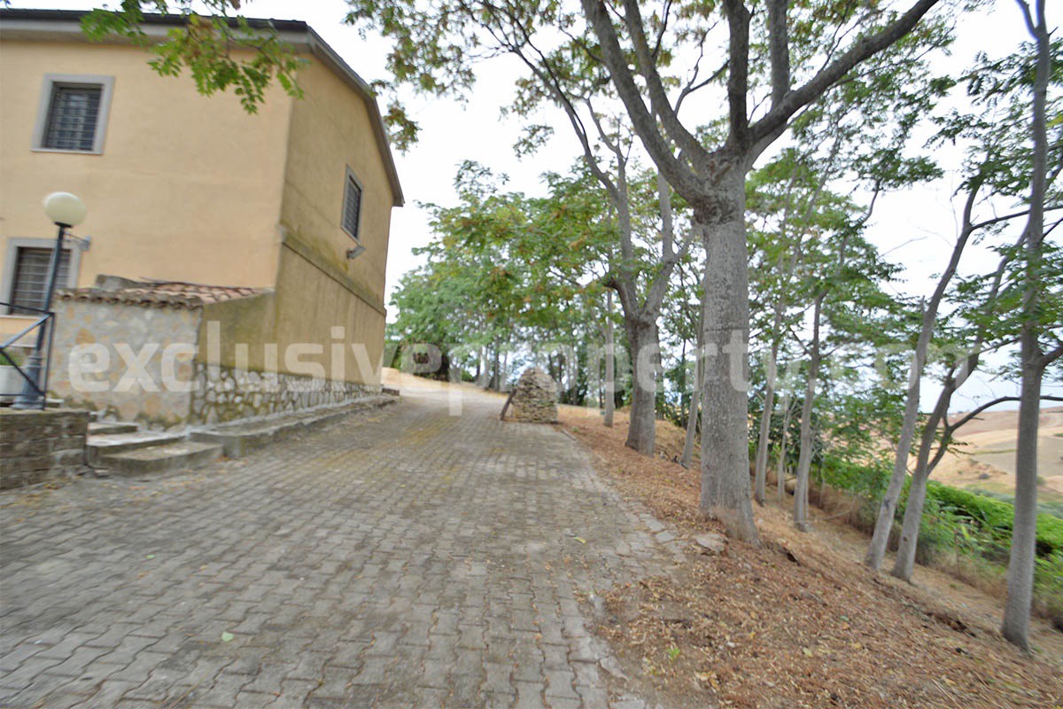 Large Renovated Country House with 5 Bedrooms - 5 Bathrooms - Terrace and Land for Sale in Abruzzo