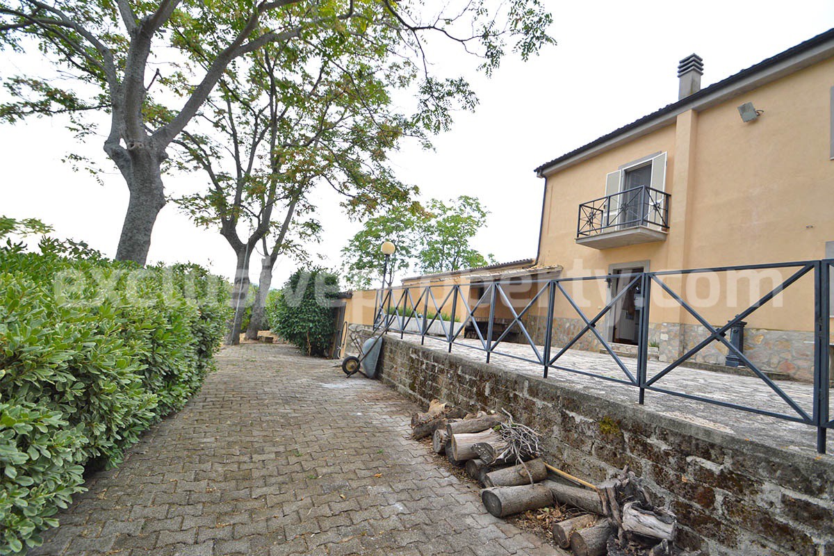 Large Renovated Country House with 5 Bedrooms - 5 Bathrooms - Terrace and Land for Sale in Abruzzo