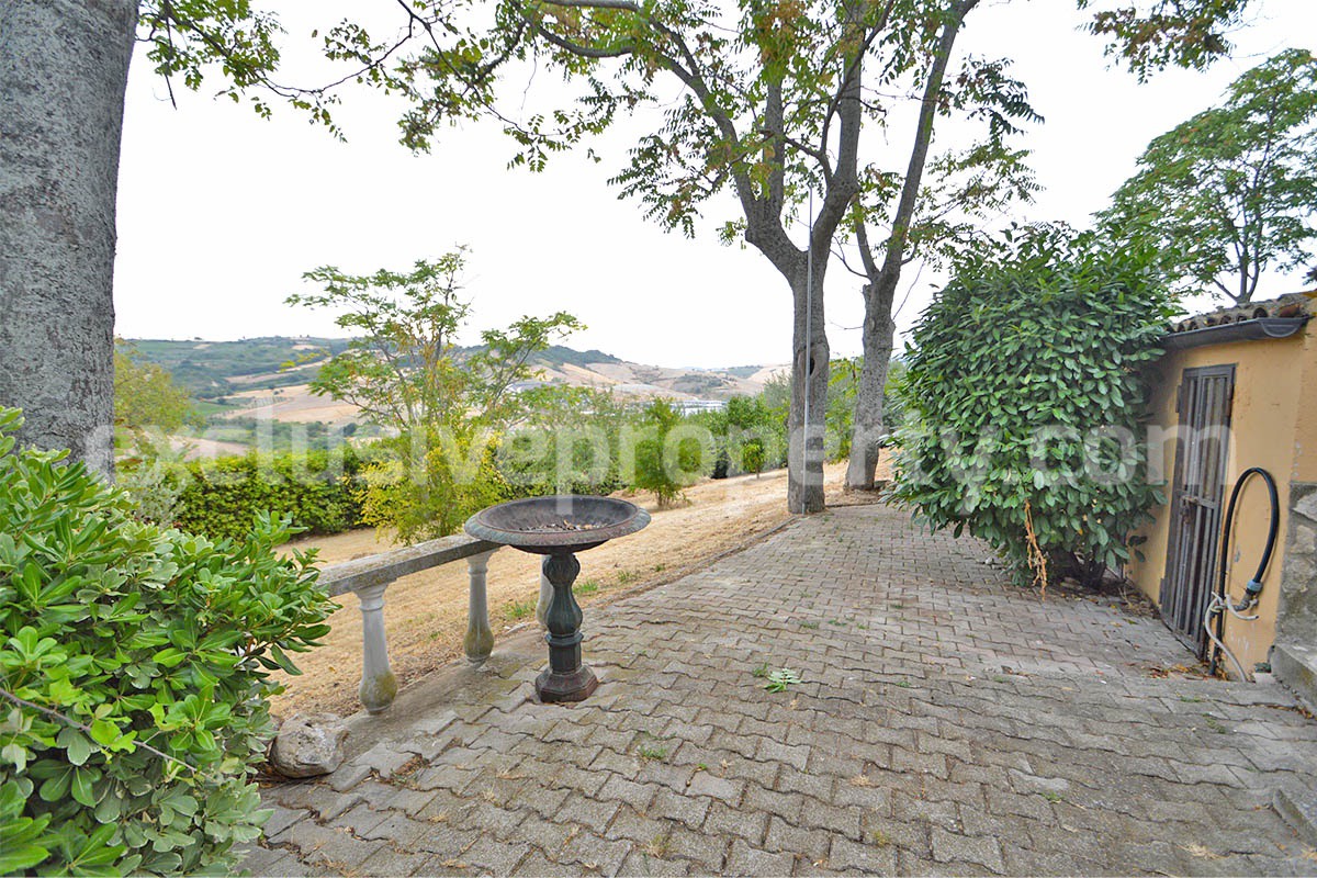 Large Renovated Country House with 5 Bedrooms - 5 Bathrooms - Terrace and Land for Sale in Abruzzo