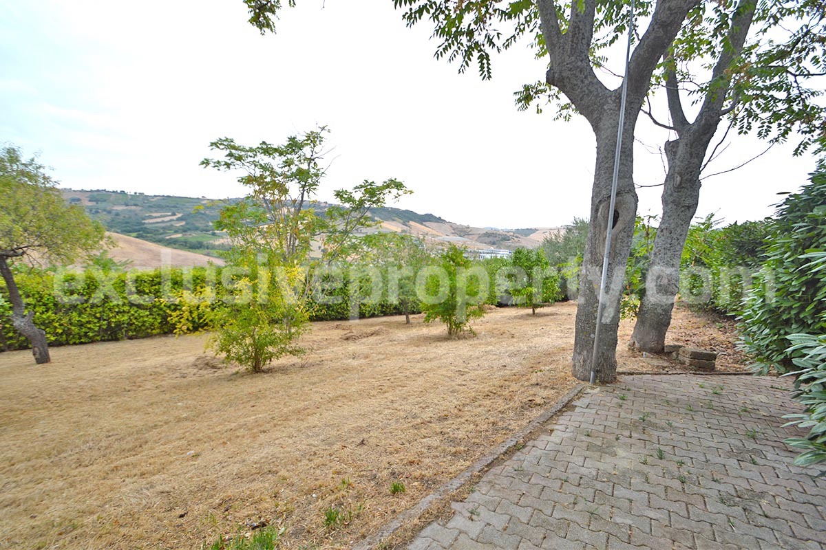 Large Renovated Country House with 5 Bedrooms - 5 Bathrooms - Terrace and Land for Sale in Abruzzo
