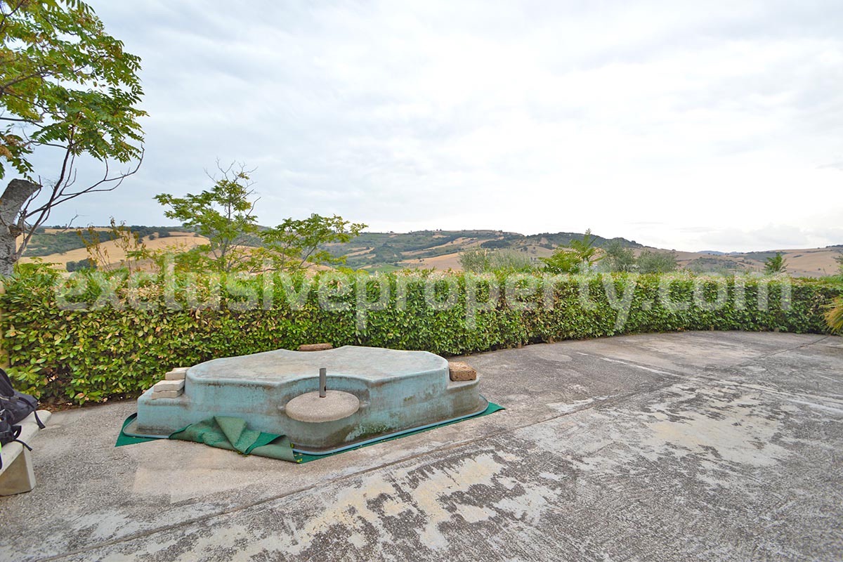 Large Renovated Country House with 5 Bedrooms - 5 Bathrooms - Terrace and Land for Sale in Abruzzo