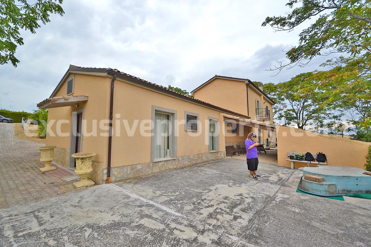 Large Renovated Country House with 5 Bedrooms - 5 Bathrooms - Terrace and Land for Sale in Abruzzo