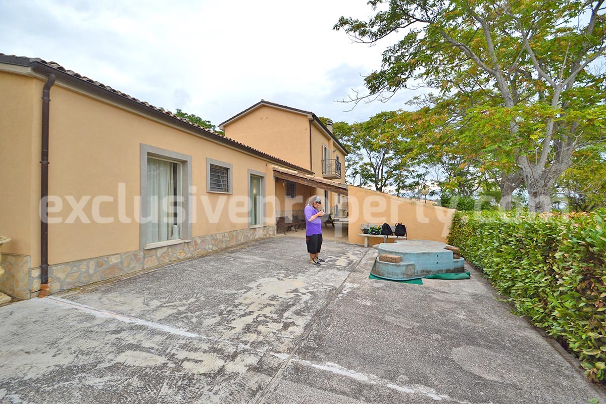 Large Renovated Country House with 5 Bedrooms - 5 Bathrooms - Terrace and Land for Sale in Abruzzo
