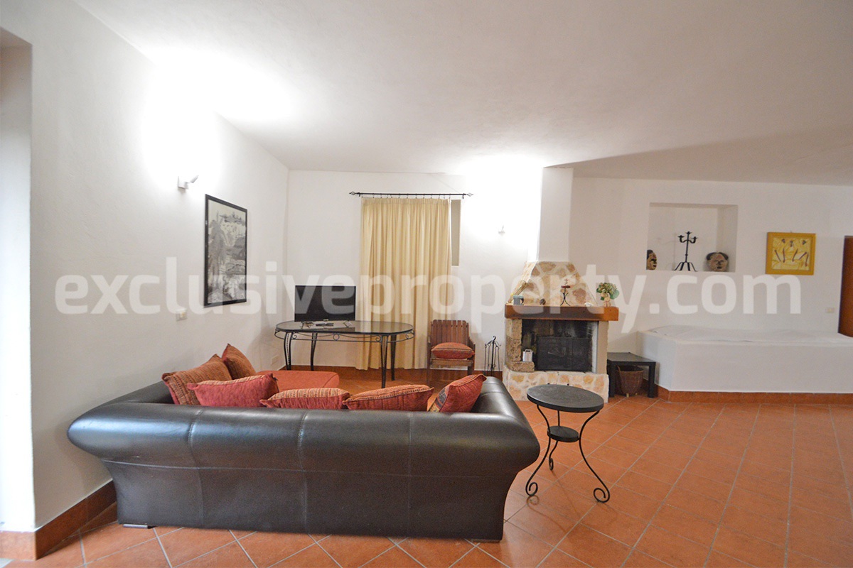 Large Renovated Country House with 5 Bedrooms - 5 Bathrooms - Terrace and Land for Sale in Abruzzo