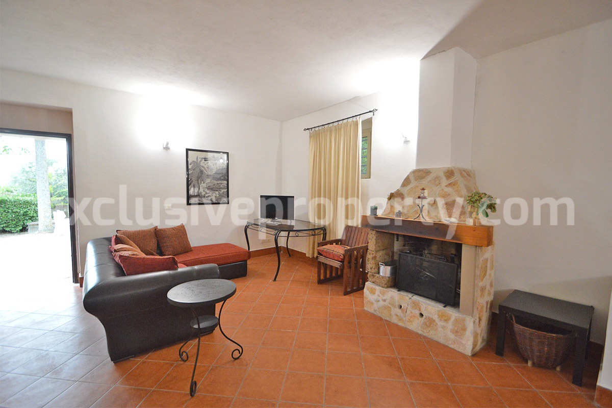 Large Renovated Country House with 5 Bedrooms - 5 Bathrooms - Terrace and Land for Sale in Abruzzo