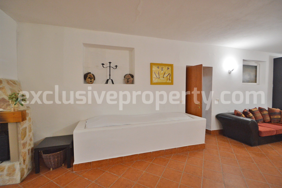 Large Renovated Country House with 5 Bedrooms - 5 Bathrooms - Terrace and Land for Sale in Abruzzo