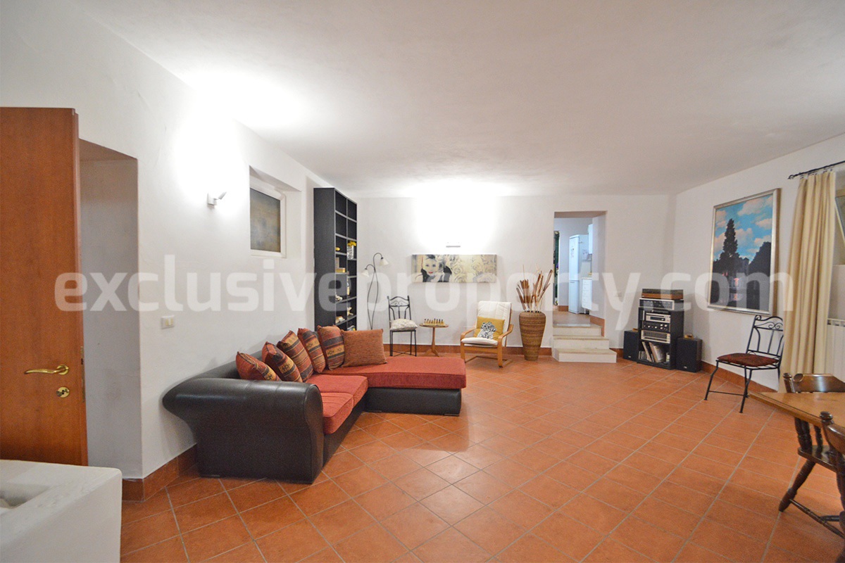 Large Renovated Country House with 5 Bedrooms - 5 Bathrooms - Terrace and Land for Sale in Abruzzo