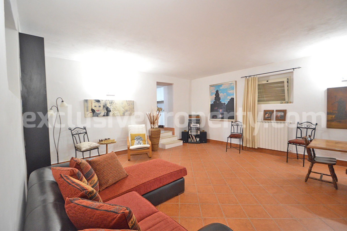 Large Renovated Country House with 5 Bedrooms - 5 Bathrooms - Terrace and Land for Sale in Abruzzo