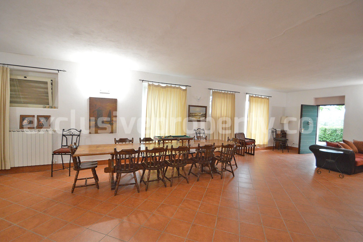 Large Renovated Country House with 5 Bedrooms - 5 Bathrooms - Terrace and Land for Sale in Abruzzo