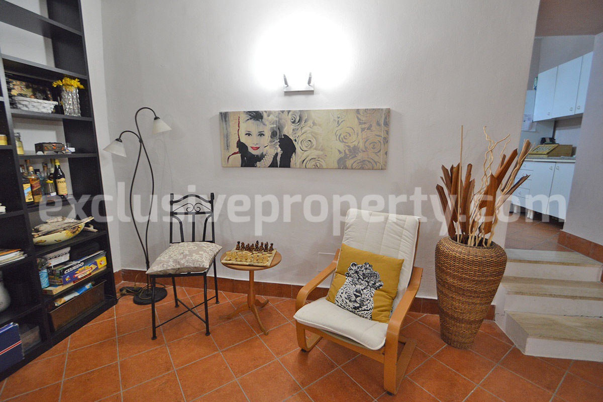 Large Renovated Country House with 5 Bedrooms - 5 Bathrooms - Terrace and Land for Sale in Abruzzo