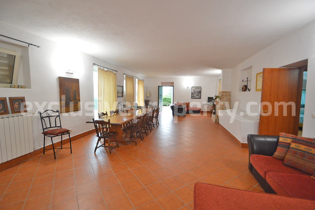 Large Renovated Country House with 5 Bedrooms - 5 Bathrooms - Terrace and Land for Sale in Abruzzo