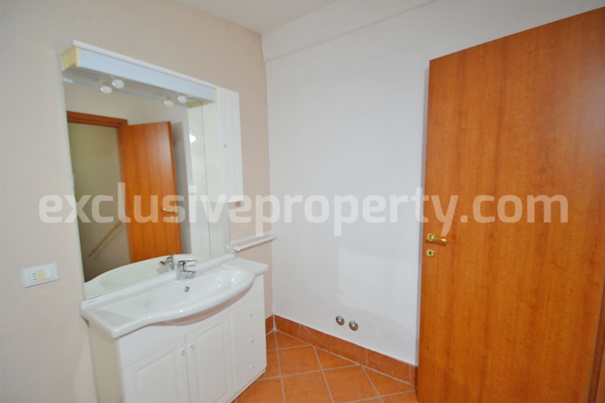 Large Renovated Country House with 5 Bedrooms - 5 Bathrooms - Terrace and Land for Sale in Abruzzo