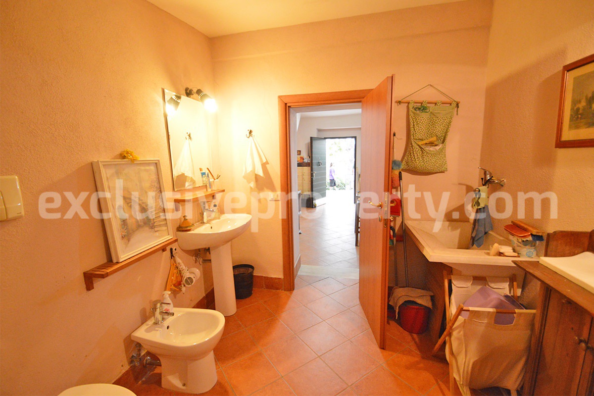 Large Renovated Country House with 5 Bedrooms - 5 Bathrooms - Terrace and Land for Sale in Abruzzo