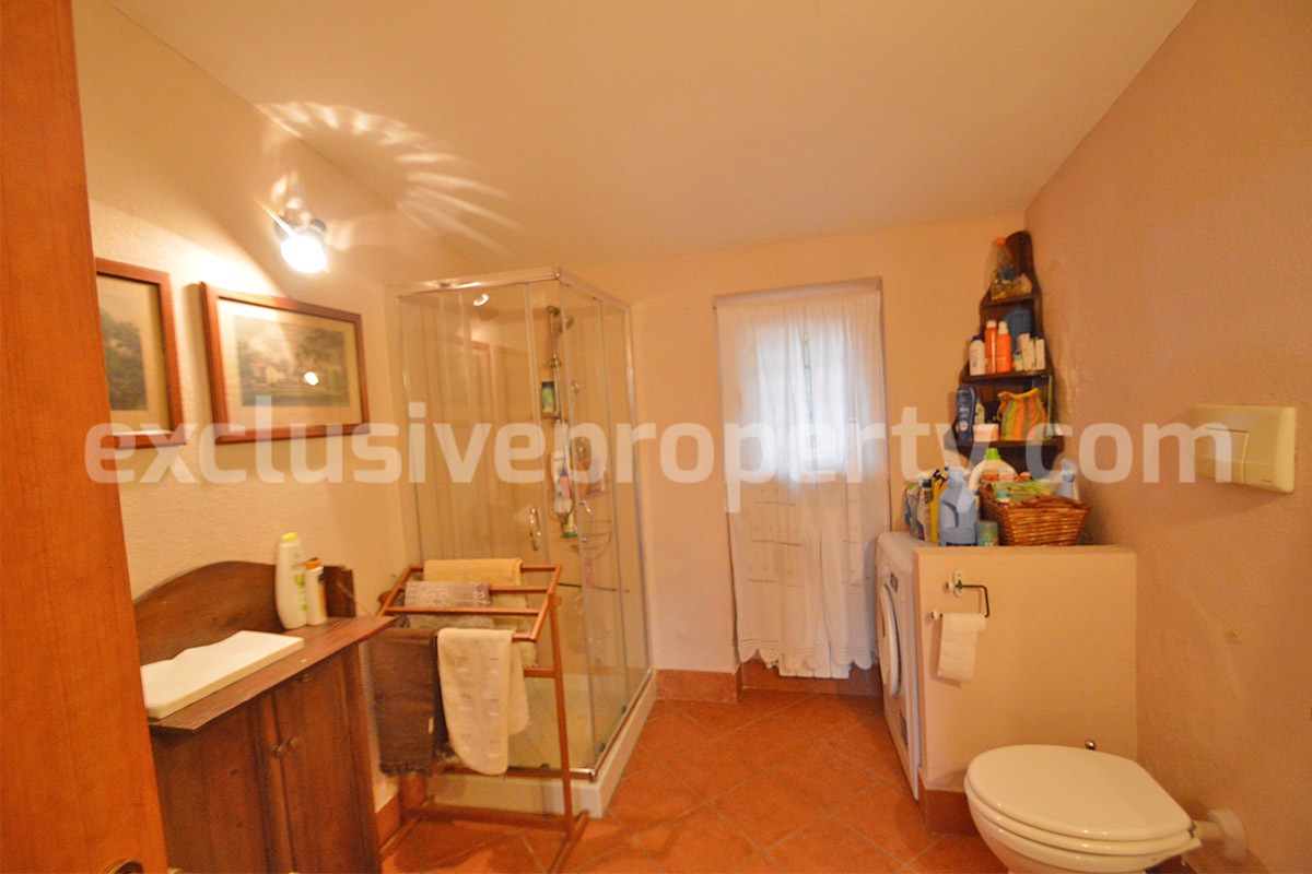 Large Renovated Country House with 5 Bedrooms - 5 Bathrooms - Terrace and Land for Sale in Abruzzo